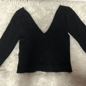 size S/M black v line top